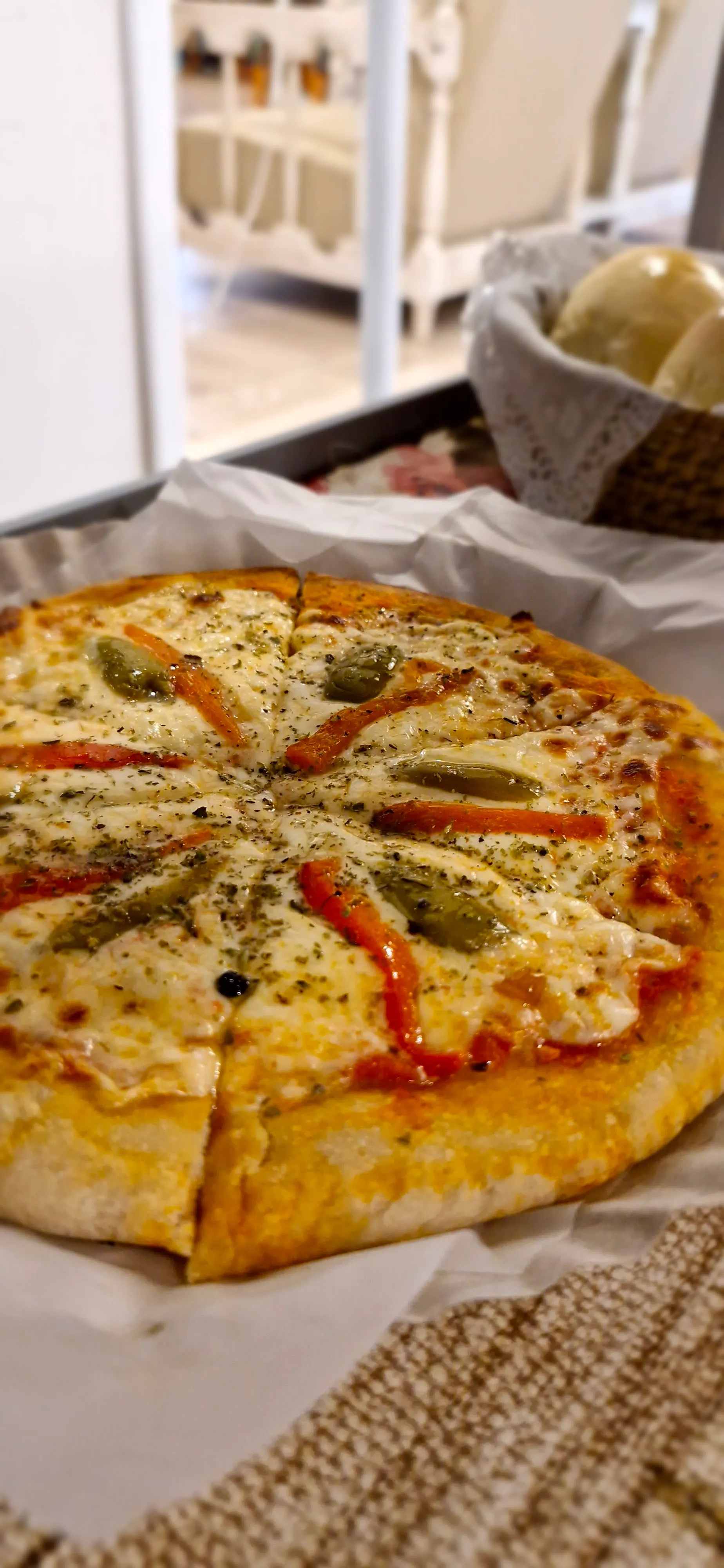 Pizzeta casera recién salida del horno