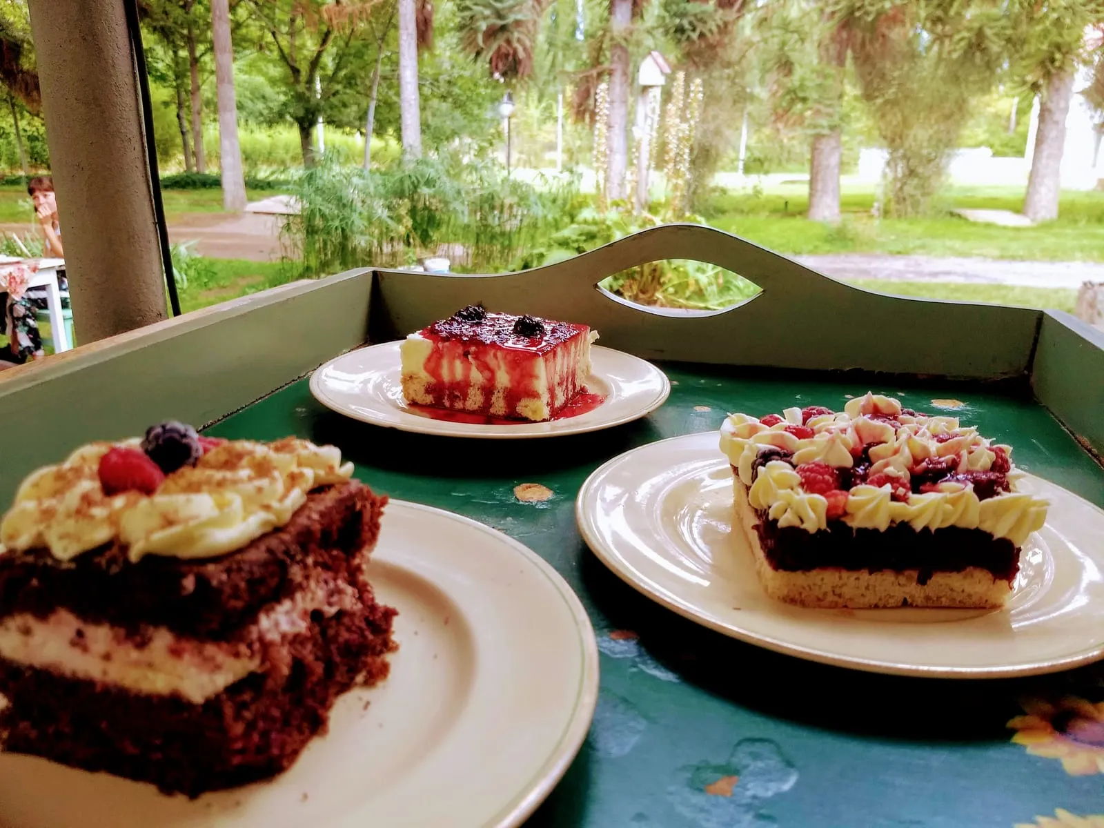 Variedad de tortas artesanales recién preparadas